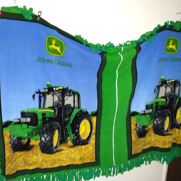 John Deere Fringed Throw Blanket 71 X 52 Tractor Farming - Picture 1 of 4